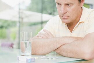 egy férfi 50 év után tablettákat szed a potencia növelésére